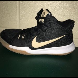 Black Kyrie 3’s